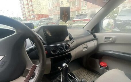 Mitsubishi L200 IV рестайлинг, 2011 год, 1 050 000 рублей, 2 фотография
