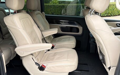 Mercedes-Benz V-Класс, 2019 год, 4 500 000 рублей, 7 фотография