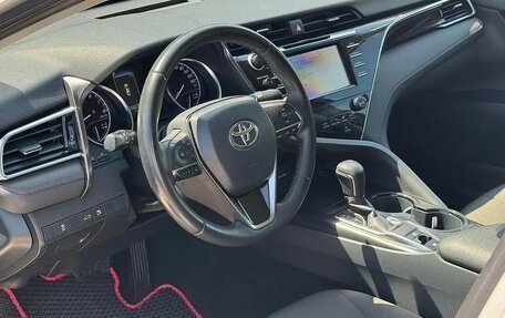 Toyota Camry, 2018 год, 2 000 000 рублей, 4 фотография
