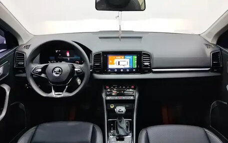 Skoda Karoq I, 2022 год, 1 576 000 рублей, 8 фотография