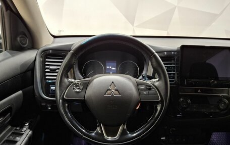 Mitsubishi Outlander III рестайлинг 3, 2018 год, 2 190 000 рублей, 10 фотография