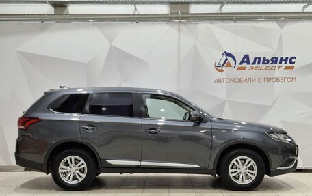 Mitsubishi Outlander III рестайлинг 3, 2018 год, 2 190 000 рублей, 2 фотография