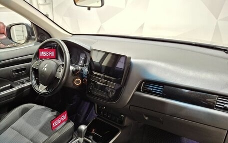 Mitsubishi Outlander III рестайлинг 3, 2018 год, 2 190 000 рублей, 12 фотография