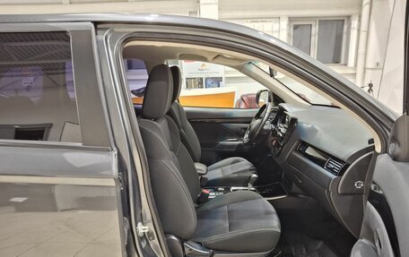 Mitsubishi Outlander III рестайлинг 3, 2018 год, 2 190 000 рублей, 29 фотография