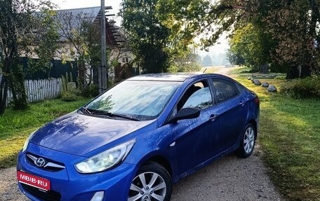 Hyundai Solaris II рестайлинг, 2011 год, 490 000 рублей, 1 фотография