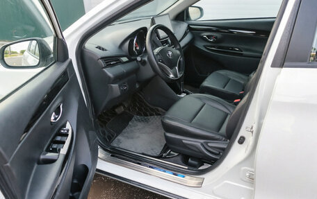 Toyota Yaris XP150 рестайлинг, 2022 год, 1 990 000 рублей, 9 фотография