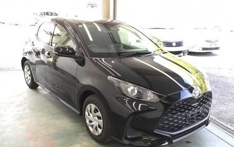 Toyota Yaris, 2022 год, 1 160 000 рублей, 2 фотография