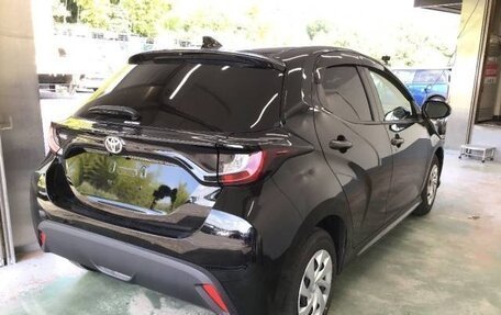 Toyota Yaris, 2022 год, 1 160 000 рублей, 3 фотография