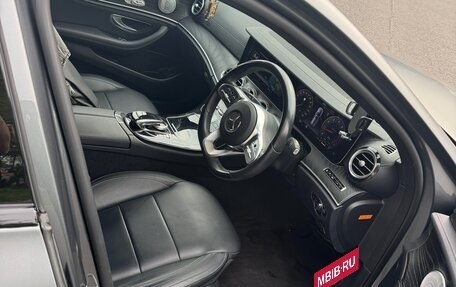 Mercedes-Benz E-Класс, 2019 год, 3 160 000 рублей, 10 фотография