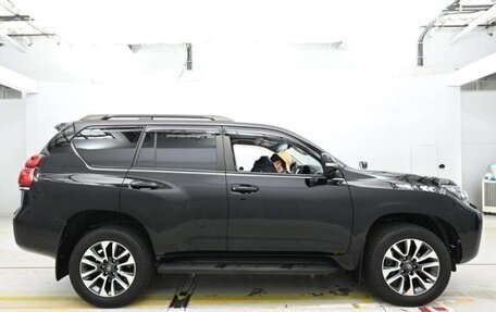 Toyota Land Cruiser Prado 150 рестайлинг 2, 2022 год, 6 495 000 рублей, 7 фотография