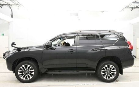 Toyota Land Cruiser Prado 150 рестайлинг 2, 2022 год, 6 495 000 рублей, 6 фотография