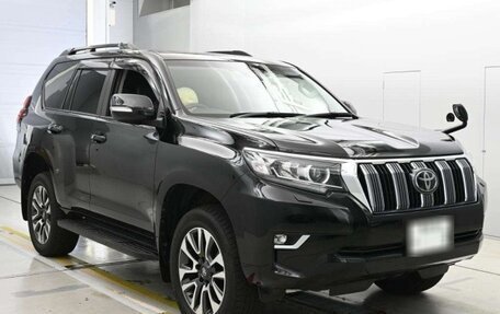 Toyota Land Cruiser Prado 150 рестайлинг 2, 2022 год, 6 495 000 рублей, 3 фотография