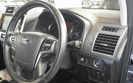 Toyota Land Cruiser Prado 150 рестайлинг 2, 2022 год, 6 495 000 рублей, 8 фотография