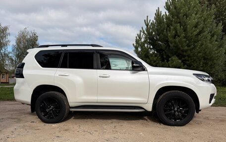 Toyota Land Cruiser Prado 150 рестайлинг 2, 2020 год, 4 850 000 рублей, 5 фотография