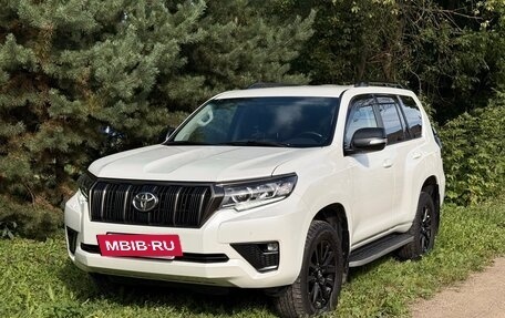 Toyota Land Cruiser Prado 150 рестайлинг 2, 2020 год, 4 850 000 рублей, 6 фотография