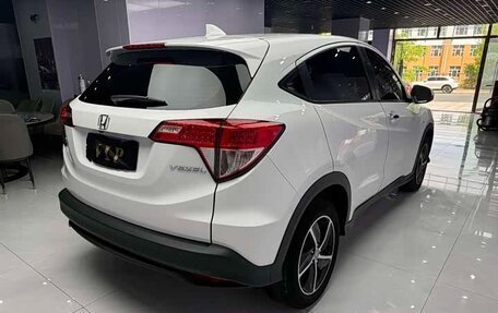 Honda Vezel, 2022 год, 1 350 000 рублей, 4 фотография