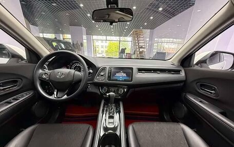 Honda Vezel, 2022 год, 1 350 000 рублей, 8 фотография