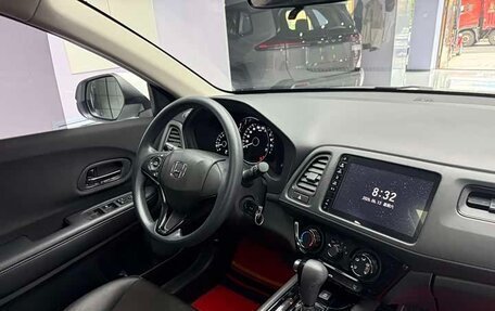 Honda Vezel, 2022 год, 1 350 000 рублей, 9 фотография