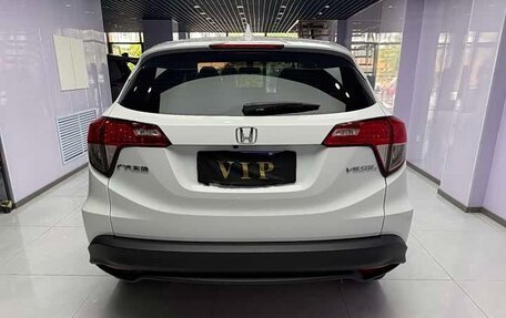 Honda Vezel, 2022 год, 1 350 000 рублей, 5 фотография
