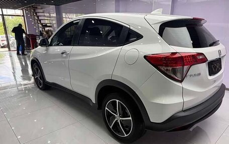 Honda Vezel, 2022 год, 1 350 000 рублей, 6 фотография