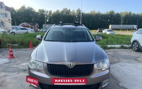 Skoda Superb III рестайлинг, 2011 год, 1 300 000 рублей, 2 фотография