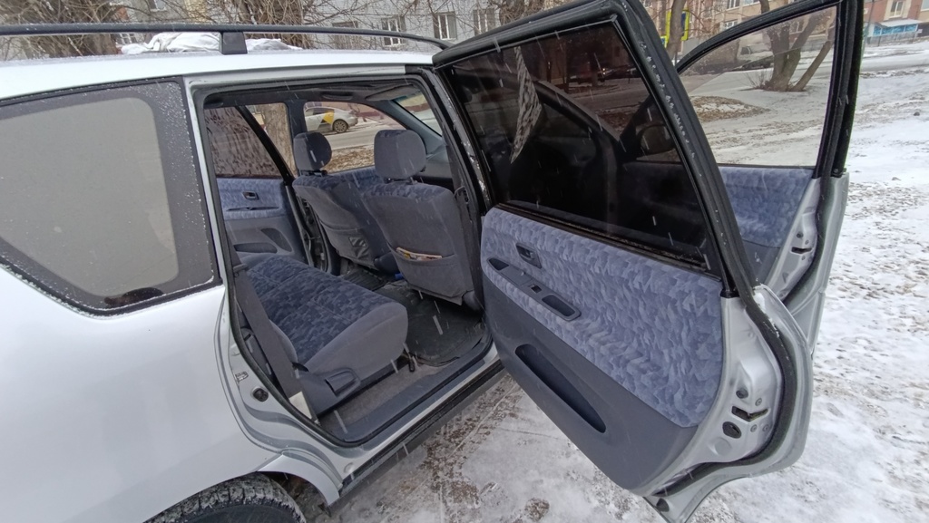Toyota Ipsum I, 1998 год, 500 000 рублей, 15 фотография
