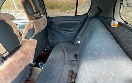 Toyota Vitz, 2001 год, 300 000 рублей, 7 фотография