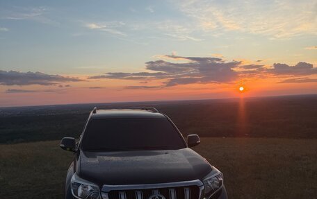 Toyota Land Cruiser Prado 150 рестайлинг 2, 2014 год, 3 550 000 рублей, 2 фотография
