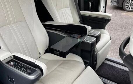 Toyota Vellfire II, 2018 год, 4 600 000 рублей, 3 фотография