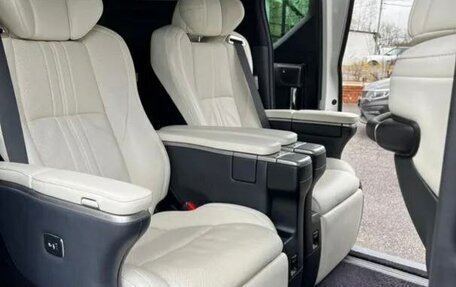 Toyota Vellfire II, 2018 год, 4 600 000 рублей, 10 фотография
