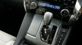 Toyota Vellfire II, 2018 год, 4 600 000 рублей, 9 фотография