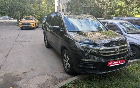 Honda Pilot III рестайлинг, 2018 год, 3 500 000 рублей, 2 фотография