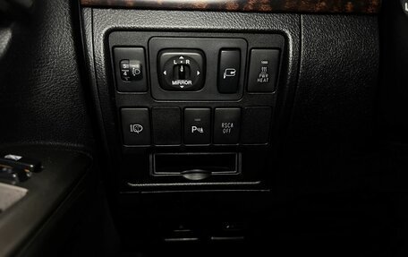 Toyota Land Cruiser 200, 2011 год, 2 420 000 рублей, 20 фотография