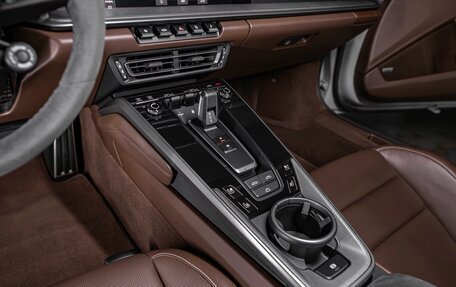 Porsche 911, 2019 год, 12 990 000 рублей, 23 фотография