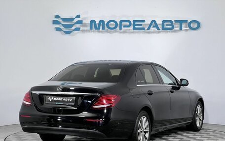 Mercedes-Benz E-Класс, 2018 год, 1 975 000 рублей, 5 фотография