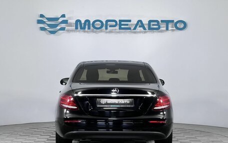 Mercedes-Benz E-Класс, 2018 год, 1 975 000 рублей, 6 фотография