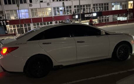 Hyundai Sonata VI, 2010 год, 880 000 рублей, 5 фотография