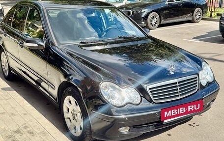 Mercedes-Benz C-Класс, 2006 год, 850 000 рублей, 3 фотография