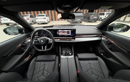 BMW 5 серия, 2024 год, 6 700 000 рублей, 13 фотография