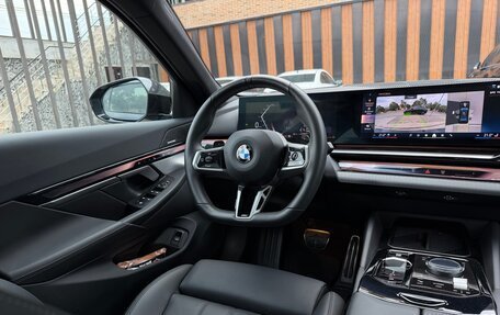 BMW 5 серия, 2024 год, 6 700 000 рублей, 12 фотография