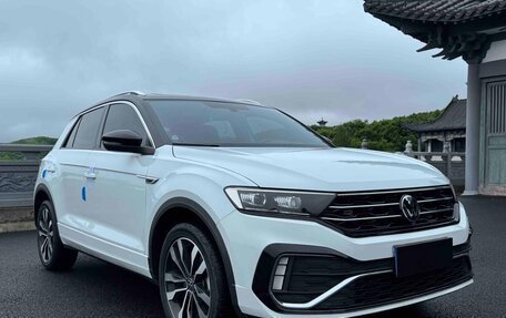 Volkswagen T-Roc I, 2023 год, 1 290 000 рублей, 1 фотография