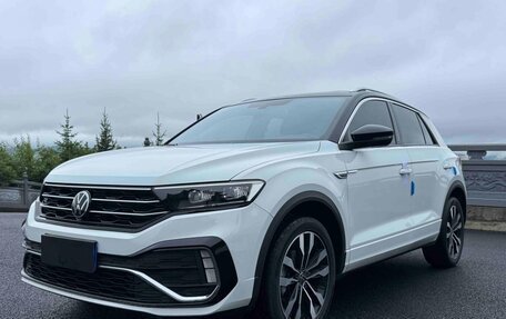 Volkswagen T-Roc I, 2023 год, 1 290 000 рублей, 3 фотография