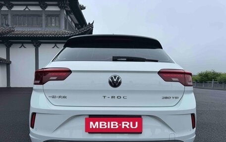 Volkswagen T-Roc I, 2023 год, 1 290 000 рублей, 5 фотография