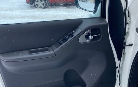 Nissan Navara (Frontier), 2013 год, 1 350 000 рублей, 24 фотография