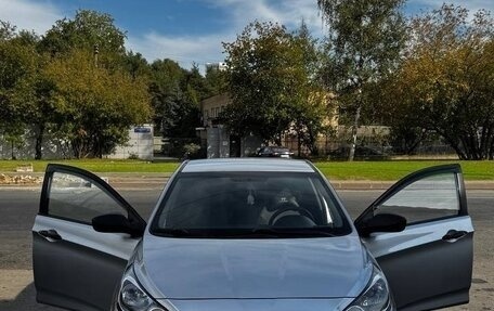 Hyundai Solaris II рестайлинг, 2012 год, 750 000 рублей, 1 фотография