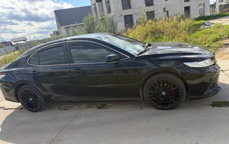 Toyota Camry, 2018 год, 1 800 000 рублей, 2 фотография