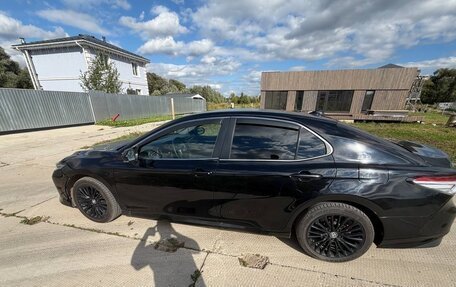 Toyota Camry, 2018 год, 1 800 000 рублей, 3 фотография