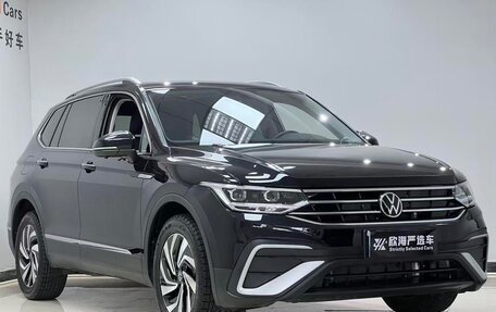 Volkswagen Tiguan II, 2023 год, 1 840 000 рублей, 1 фотография