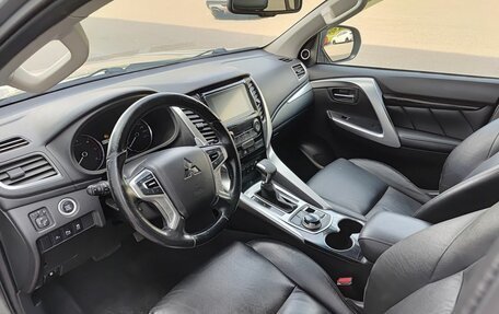 Mitsubishi Pajero Sport III рестайлинг, 2018 год, 3 099 000 рублей, 20 фотография
