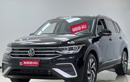 Volkswagen Tiguan II, 2023 год, 1 840 000 рублей, 3 фотография